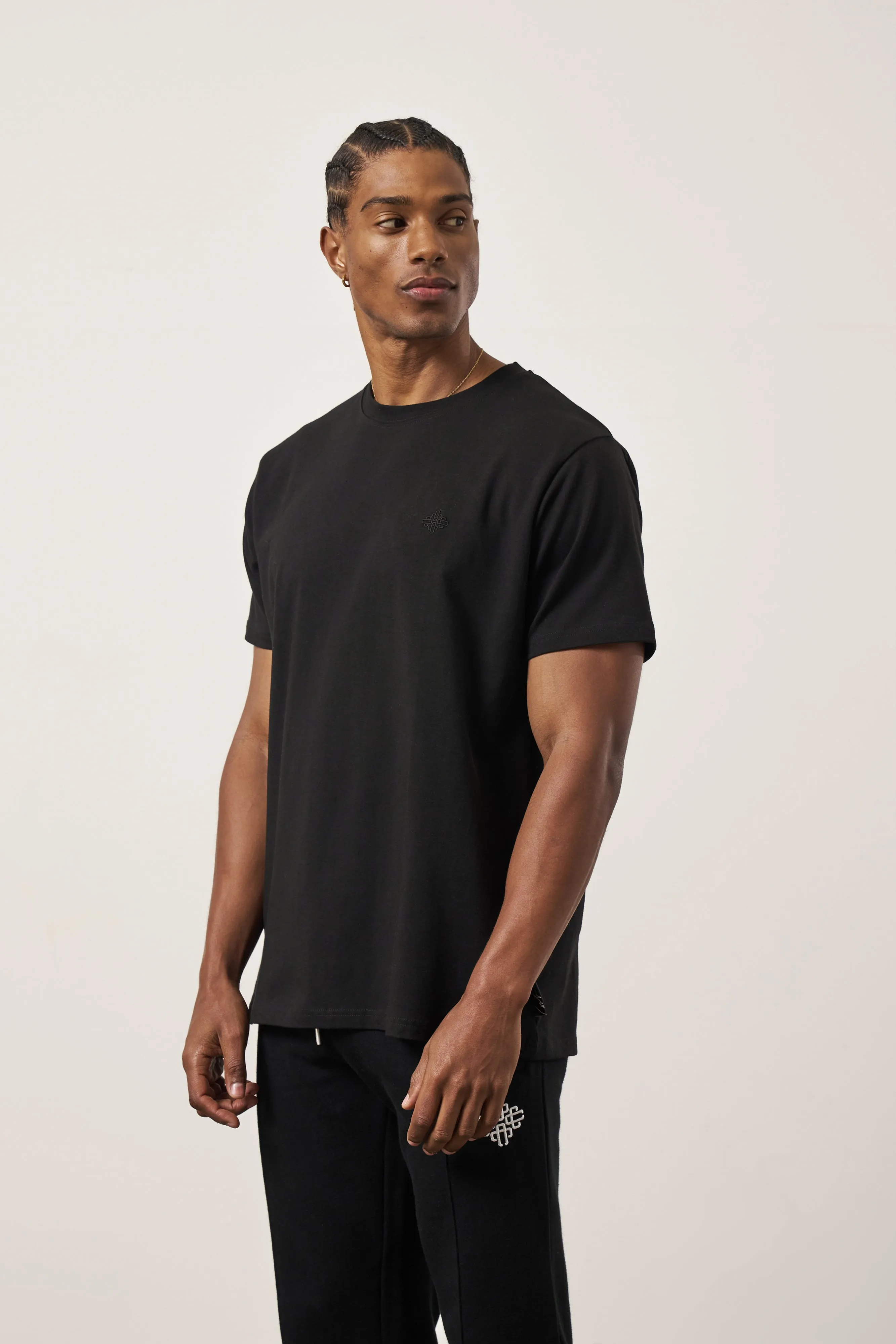 EMBLEM EMBROIDERED SLIM FIT T-SHIRT - BLACK