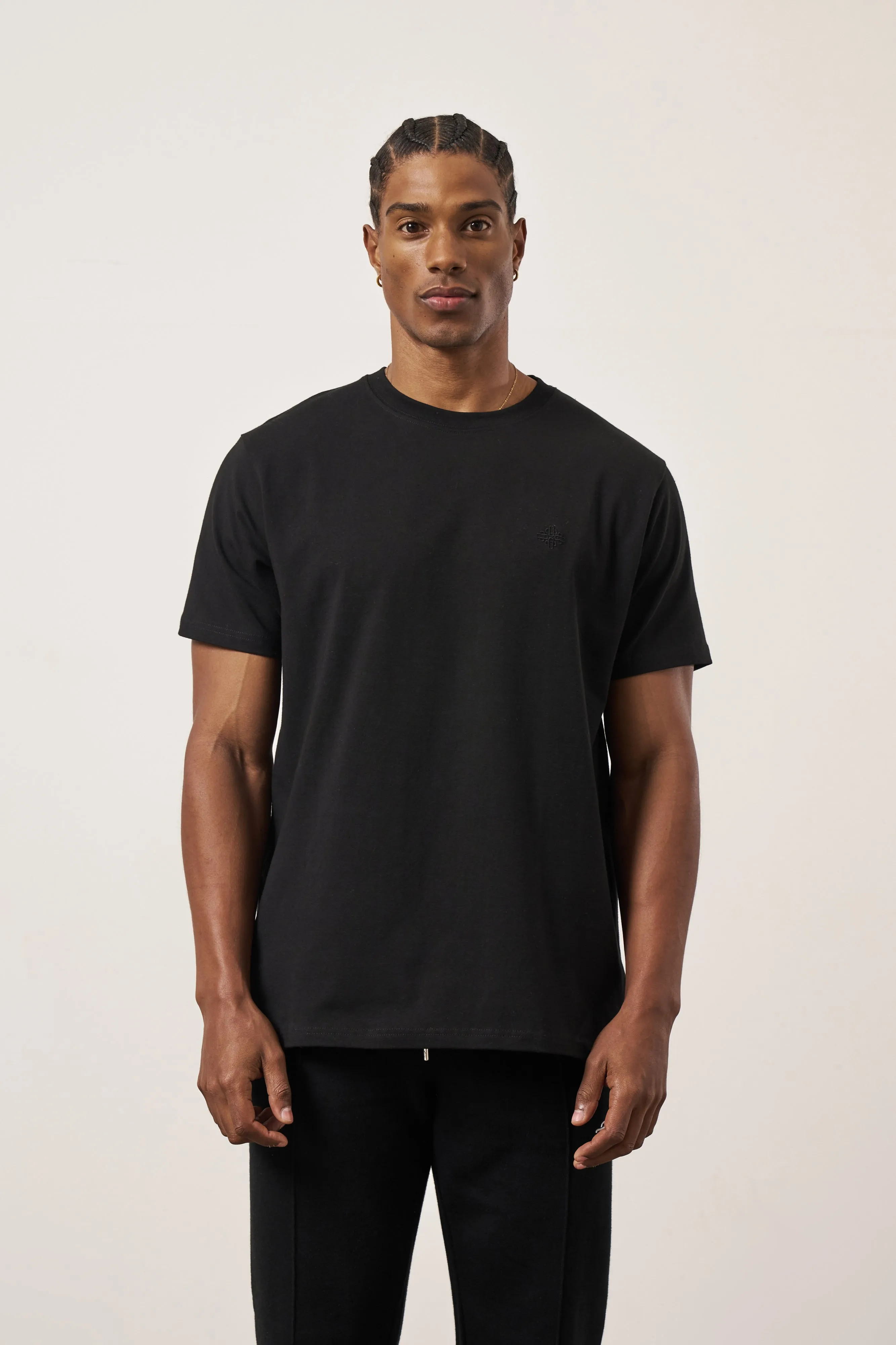 EMBLEM EMBROIDERED SLIM FIT T-SHIRT - BLACK