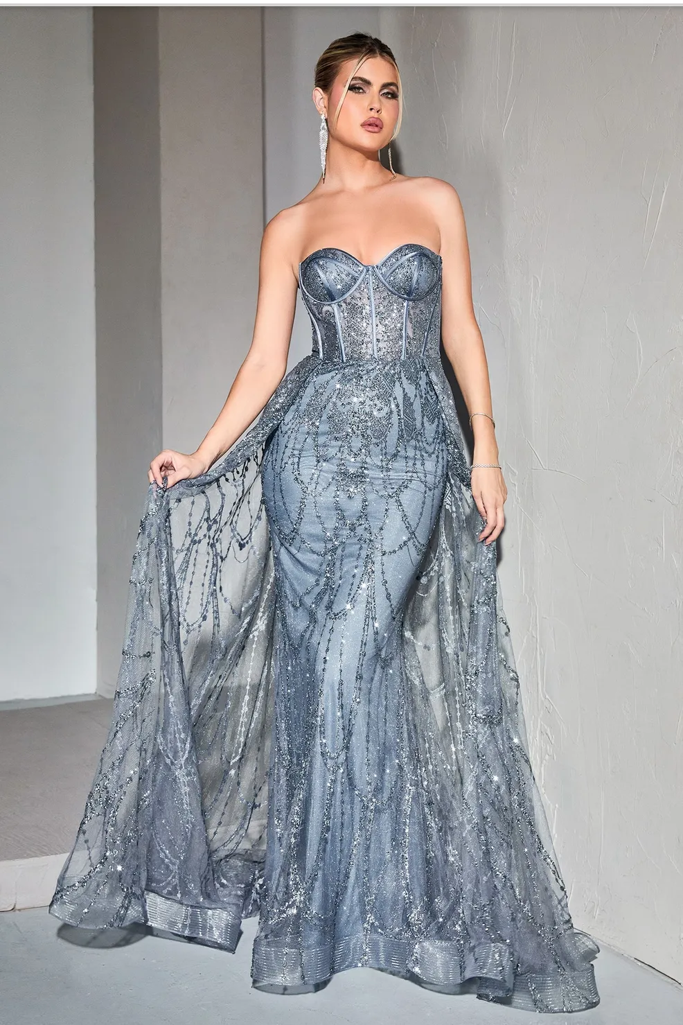 TRAPLESS LACE FITTED GOWN WITH OVER SKIRT